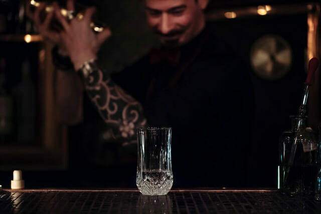 Experienced and Successful Bartenders 4 Experienced bartenders